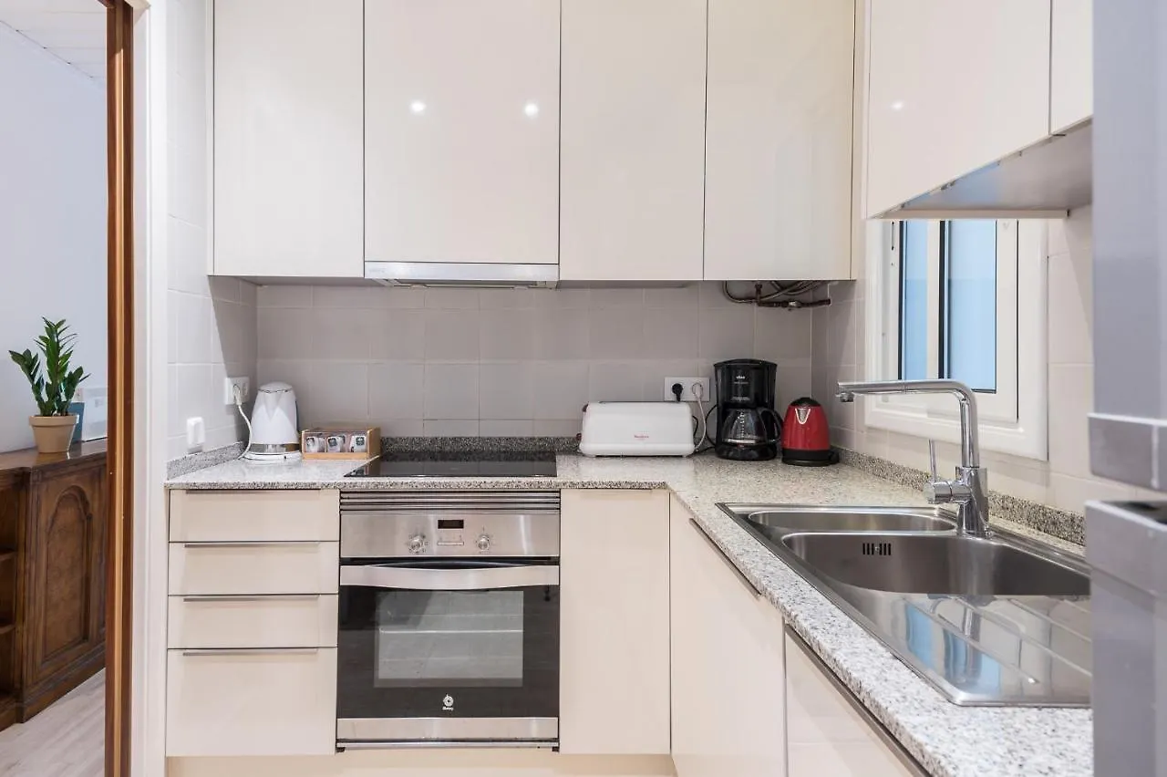 Апартаменты Spacious 3 Bed Apt In The Heart Of Sant Antoni Барселона