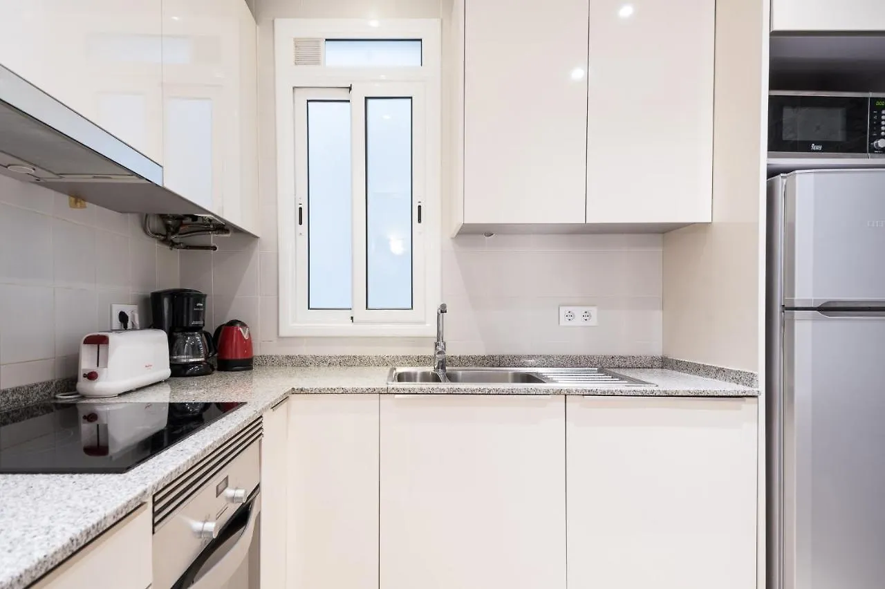 Spacious 3 Bed Apt In The Heart Of Sant Antoni Barcelona Apartment