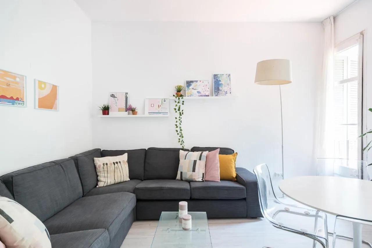 Апартаменты Spacious 3 Bed Apt In The Heart Of Sant Antoni Барселона