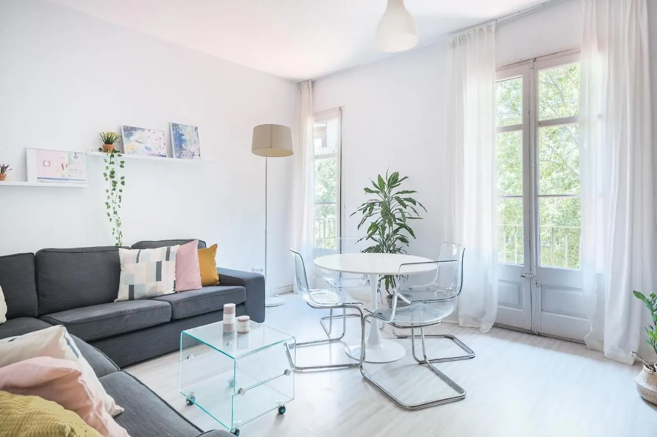 Spacious 3 Bed Apt In The Heart Of Sant Antoni Барселона