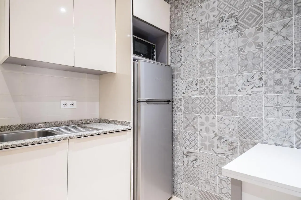 Апартаменты Spacious 3 Bed Apt In The Heart Of Sant Antoni Барселона