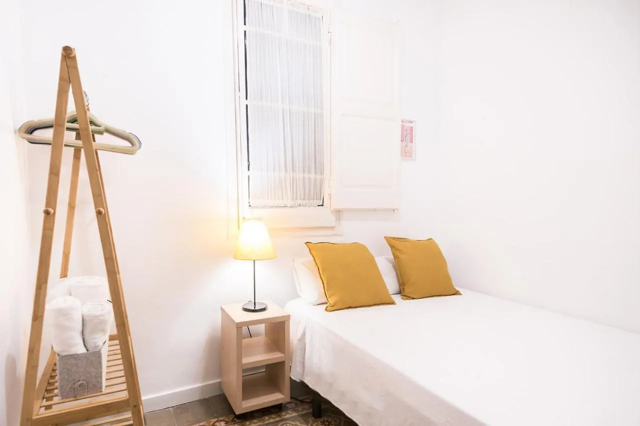 Spacious 3 Bed Apt In The Heart Of Sant Antoni Барселона Апартаменты