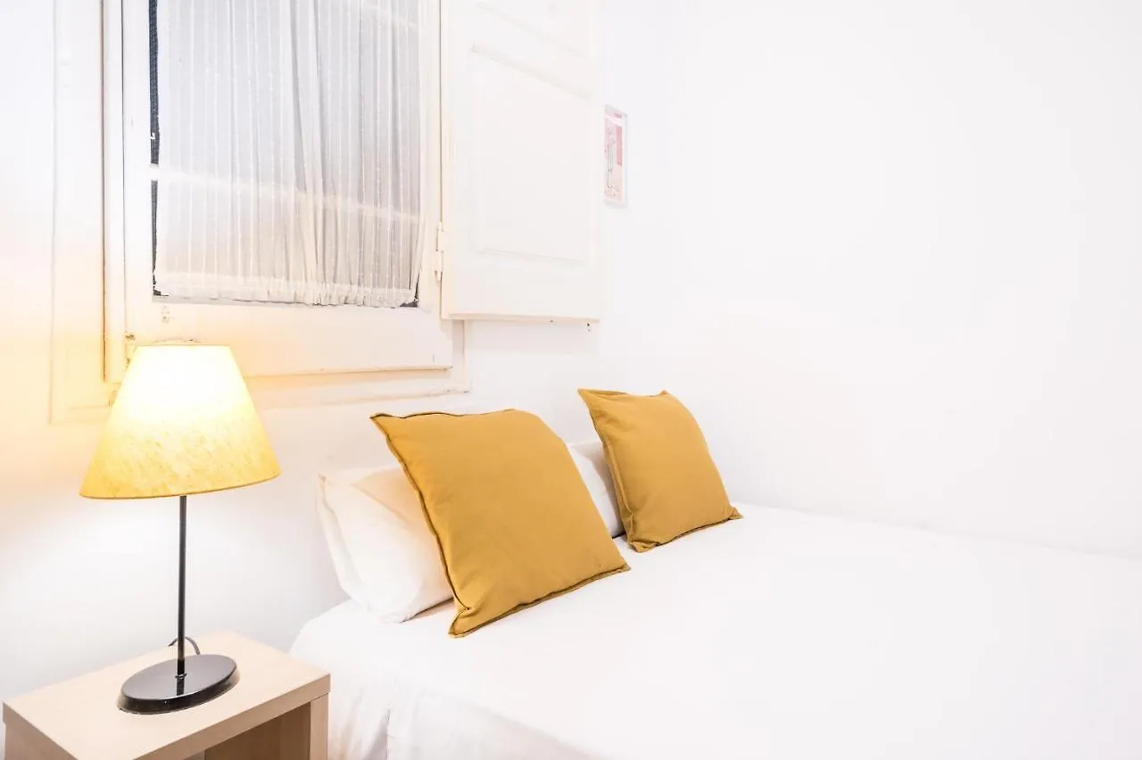 Spacious 3 Bed Apt In The Heart Of Sant Antoni Барселона 0*,