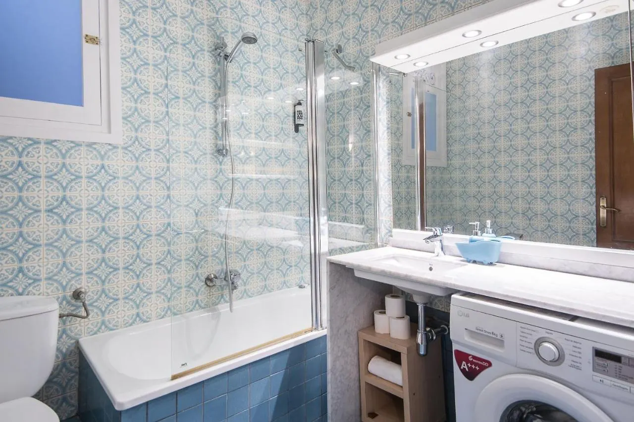 Spacious 3 Bed Apt In The Heart Of Sant Antoni Барселона