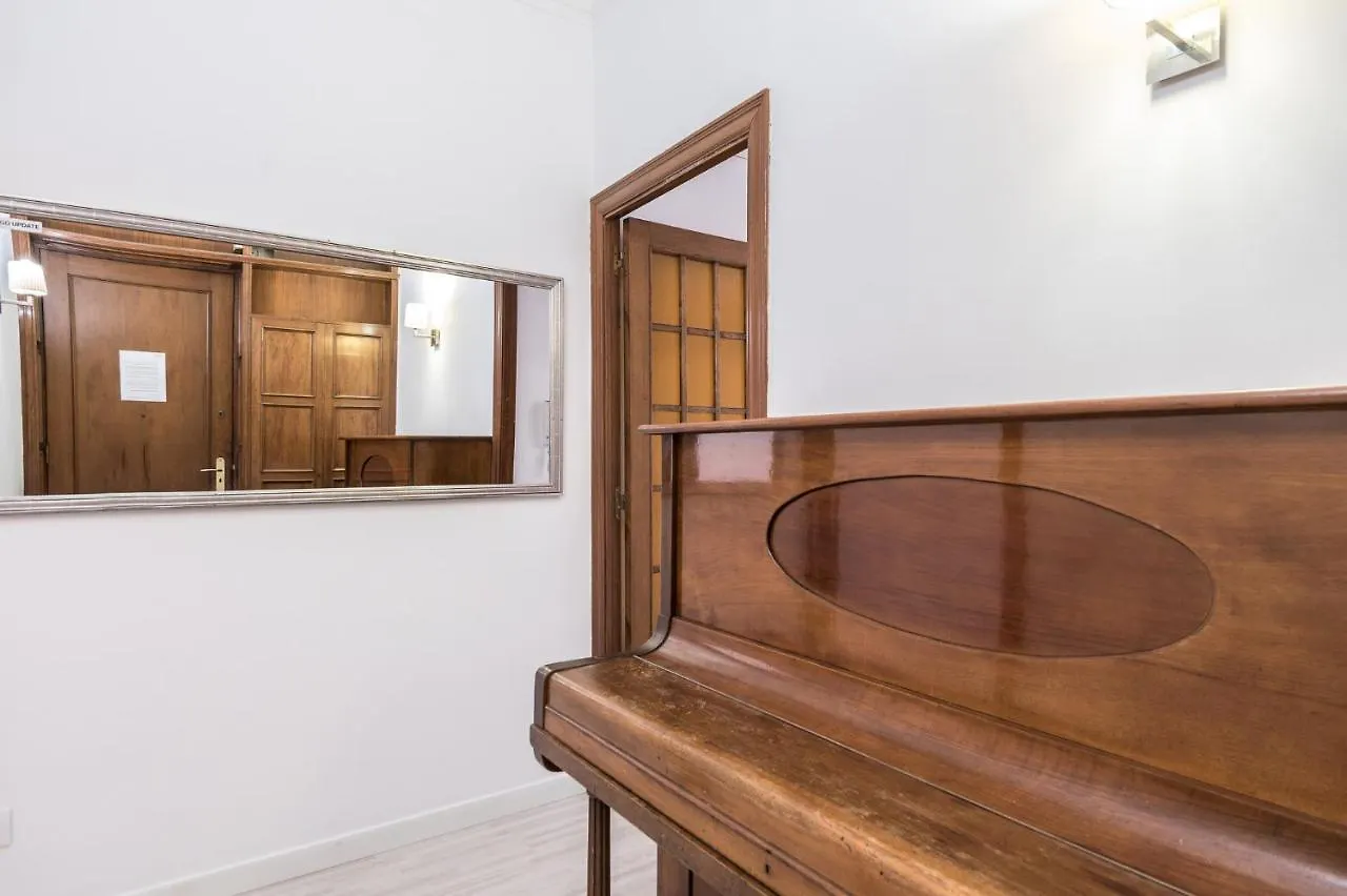 Spacious 3 Bed Apt In The Heart Of Sant Antoni Barcelona